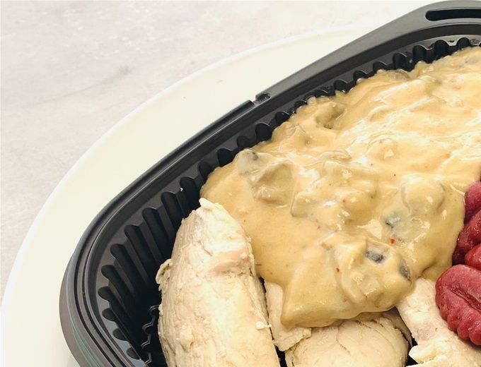 Blanc de poulet, champignons à la crème & gnocchis