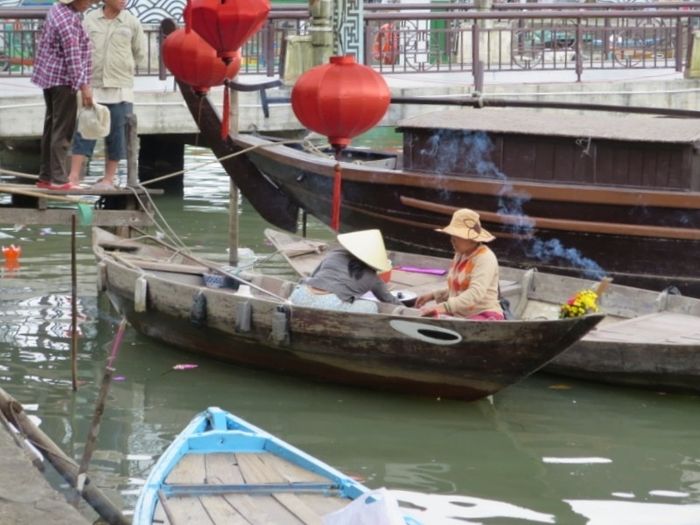      HOI AN RIVER SCENE