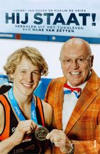 Hij staat
