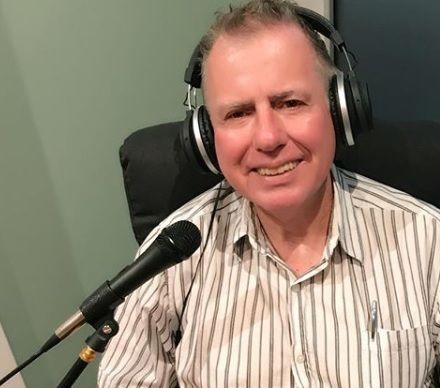James Childs, Clinical Hypnotherapist, conducting a session of Subconscious Mind Healing.