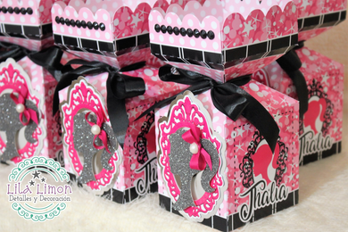 niña chuches y caja comunion infantil