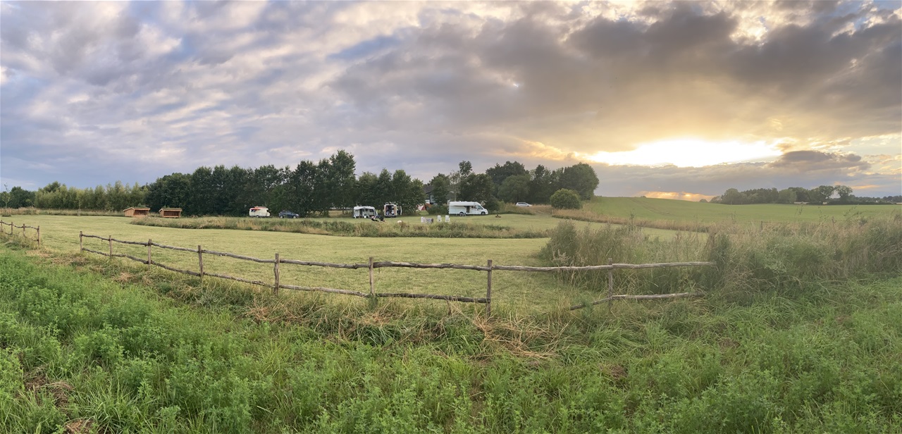 solnedgang over camping