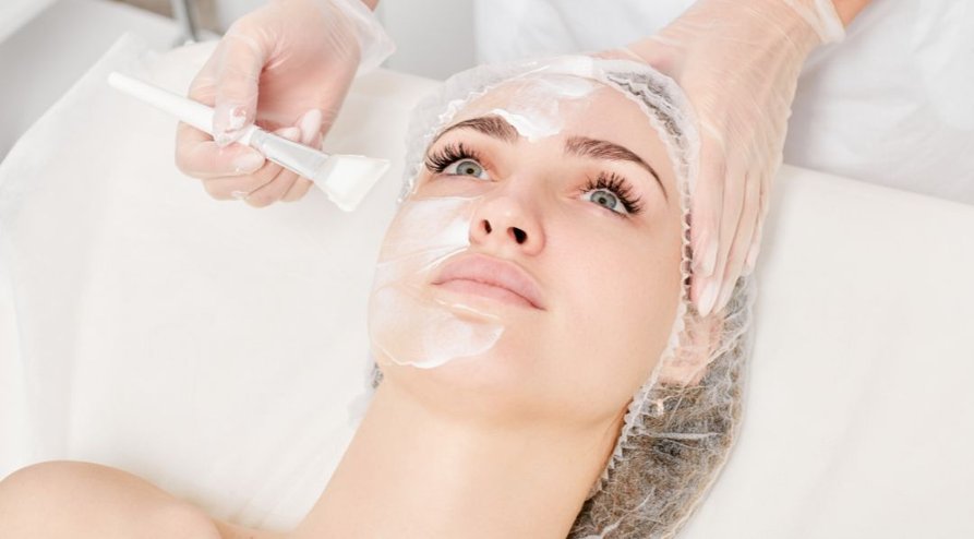 Förbättra din hud med kemisk peeling minska fina linjer, ojämnheter och förbättra hudens textur Förbättra din hud med kemisk peeling minska fina linjer, ojämnheter och förbättra hudens textur