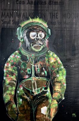 Man walks on the moon (GREEN)