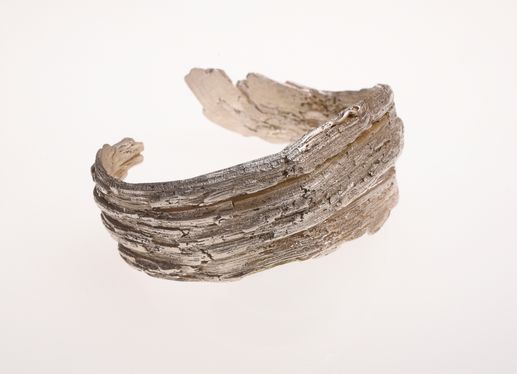 Thick bark 