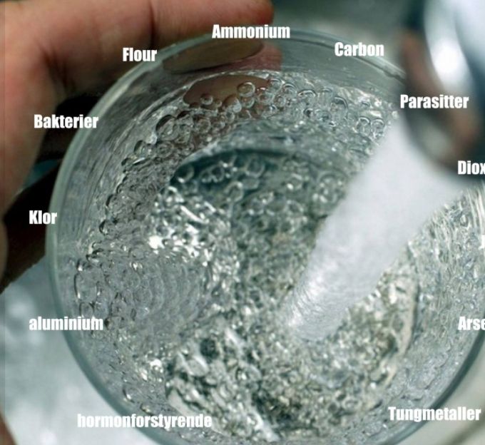 LivingCleanWater er en Dansk innovativ virksomhed  , der opsøger og udvikler bæredygtige og miljøvenlige løsninger til vandrensning, luftrensning.
Vores fokus har været på at udvikle effektive filtre til vandrensning. Vi kan derfor præsentere en unik metode, der renser for de fleste urenheder og giftstoffer uden at ødelægge vandets sunde egenskaber. Det betyder, at mineraler, sporstoffer og salte forbliver efter oprensning. Der tilsættes ingen stoffer, og ingen opfangede forurenende stoffer kan komme tilbage i vandet.

Metoden er verificeret i flere forskellige tests. Det har vist sig så effektivt, at det også bruges, som den eneste bæredygtige metode, af virksomheder i Sverige, der håndterer vand forurenet med radioaktivt affald, såsom cæsium-137 og strontium-90. Disse stoffer er ligesom uran ellers meget svære at fjerne, men dette udføres i stor skala med denne metode, når de anvendes i vores større filtermodeller (se G1, 2, 3). 