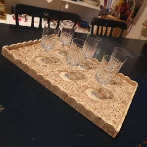 Bricka i ene med glas