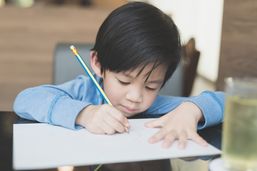 Jongen schrijft