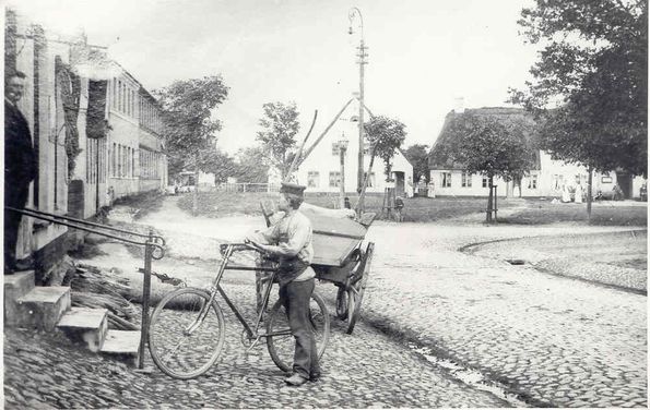 I Vestergade 5 var der gæstgiveri fra 1804, først drevet af enken Magdalene Albrechtsen.
Hun giftede sig i 1805 med apotekerstuderende Georg Wilhelm Arnold Ahlers. Han drev gæstgiveriet videre efter konens død, og giftede sig med sin niece Catharina Maria Albrechtsen.
I 1844 døde Georg Ahlers og enken drev gæstgiveriet videre til sin død i 1848.
