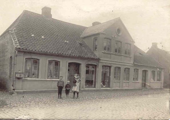 
Møllegade 5

Sidst i 1700-talet  drev Johannes Boysen kro her
