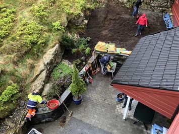 Dugnad. Nytt bed ved inngangspartiet - 10.05.19