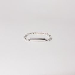 Embraced_zilverenarmband_LoreVanDuppen-1-1689932247564