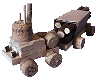 camion componibile in legno e scarti di legno di lavorazione
