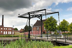 Het 'Van Goghbruggetje' aan de Renselkade in Winschoten. - Foto: Marketing Groningen