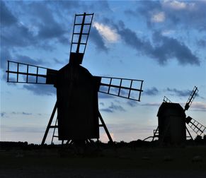 Två lika