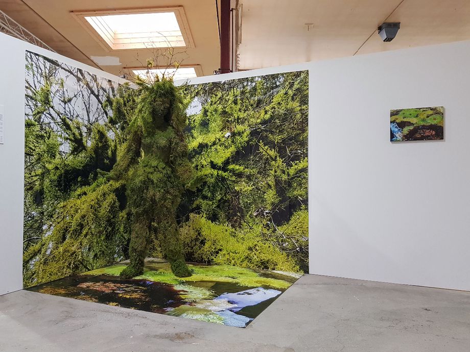 Installation 
BRYOPHYTA 2020 : Impression sur bâche Eco 200x350 cm
DAME NATURE : Eléments naturels, acrylique
ORIGO 2020 : Peinture acrylique sur bois 30x42 cm
ORIGO 2020 : Impression sur bâche Eco 200x150 cm