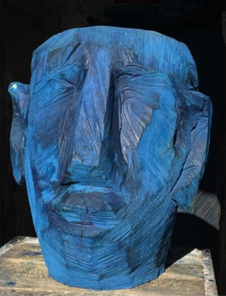Holzskulptur von Josef Lang Blauer Kopf