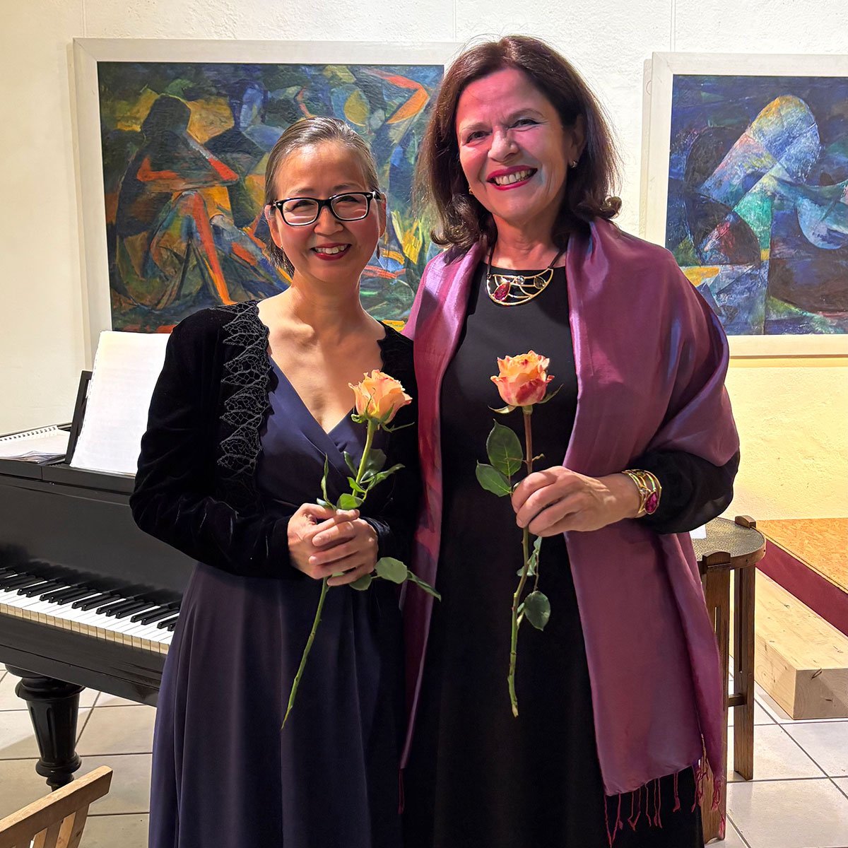 Musikerinnen Monica Ries und Karen Tanaka im Malura Museum