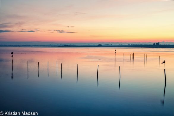 Morning glow by the water