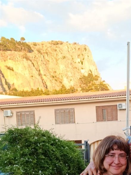 18.06.2022 - FOTO RICORDO CON LA SPEAKER RADIOFONICA KATIUSKA FALBO E PRESENTATRICE DELLA PREMIAZIONE DEL 7° CONCORSO INTERNAZIONALE DI POESIA E NARRATIVA 