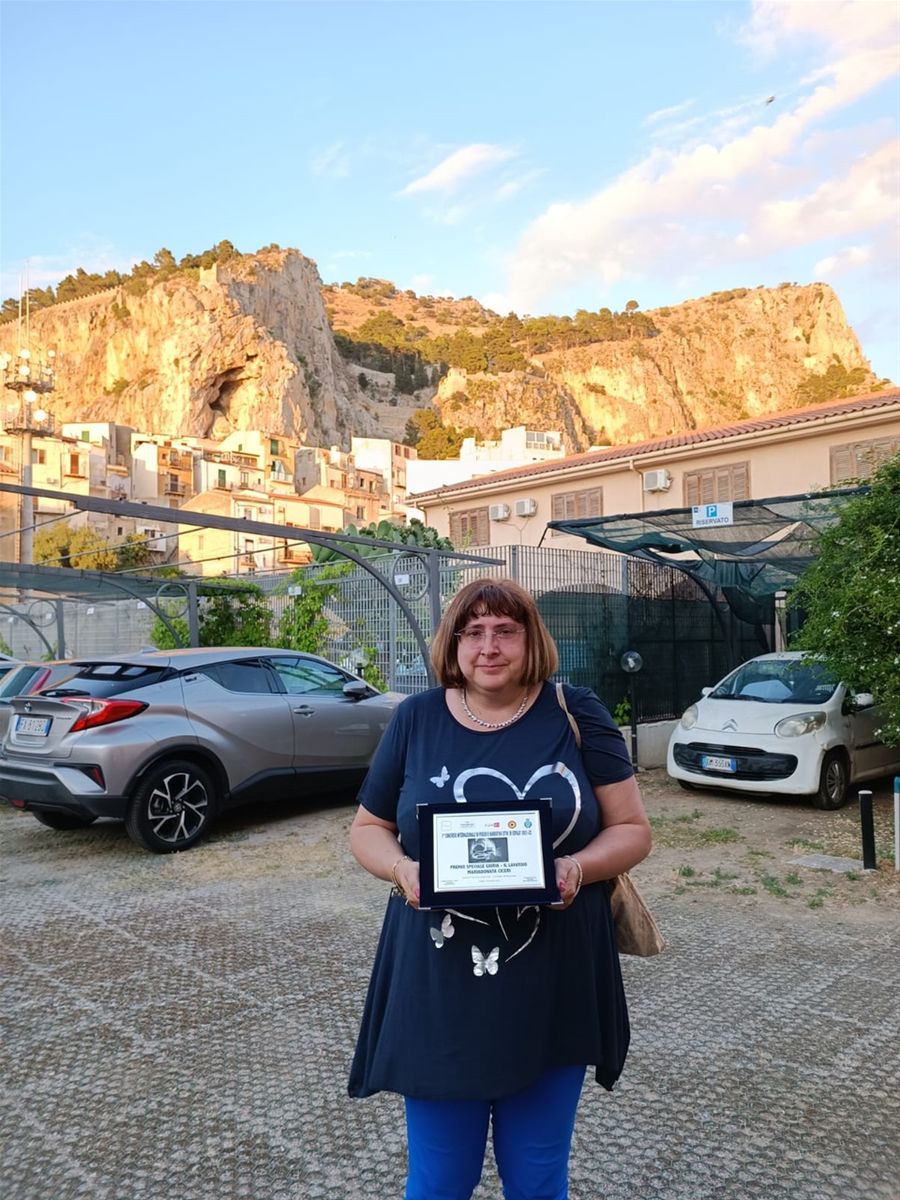 18.06.2022 - BASE LOGISTICA MILITARE DI CEFALU' - ALLA FINE DELLA PREMIAZIONE DEL 7° CONCORSO DI POESIA E NARRATIVA 