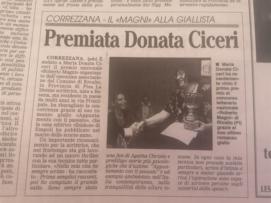 Articolo del  GIORNALE DI VIMERCATE  del  26 ottobre 2004, relativo ad una premiazione del libro  APPUNTAMENTO COL PASSATO  (Ibiskos Editrice).