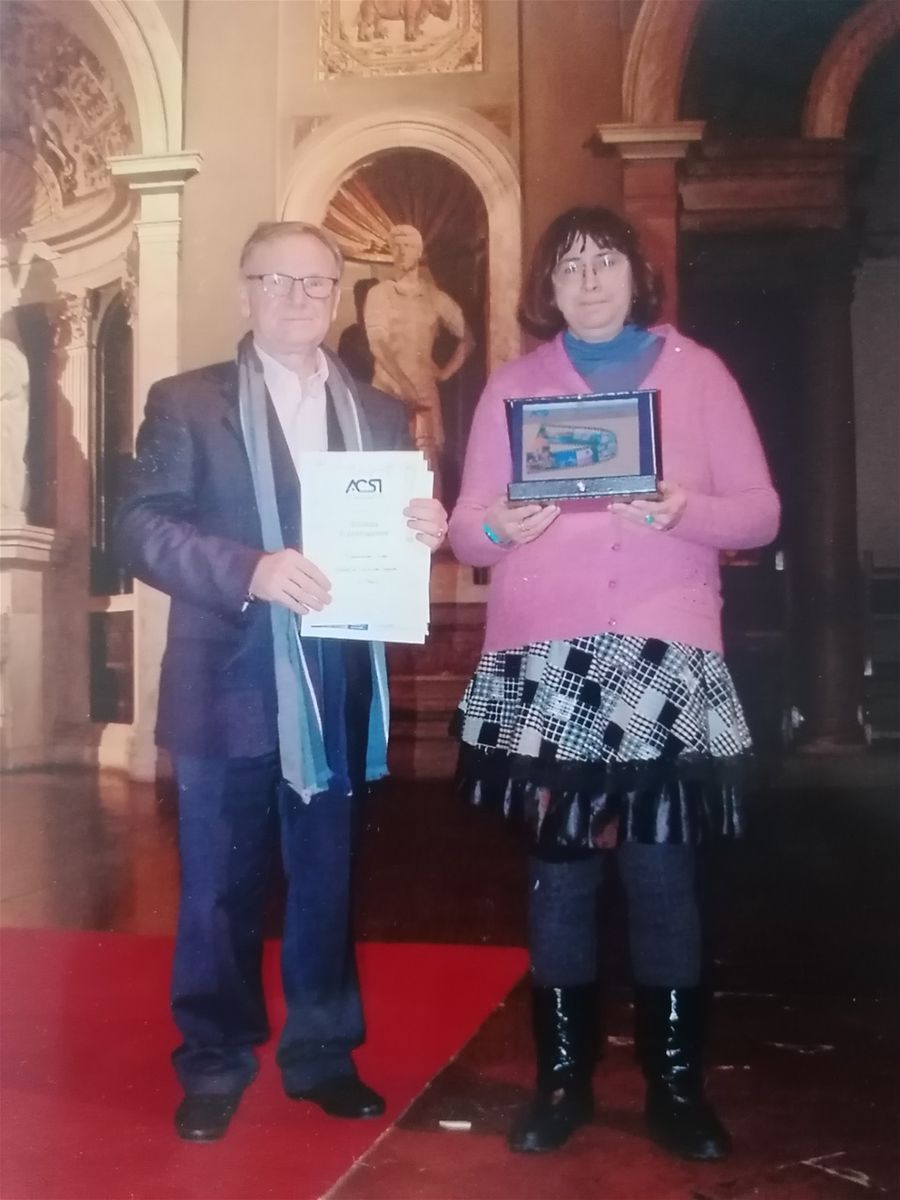 Premiazione nel Salone dei Cinquecento a Palazzo della Signoria di Firenze. - SECONDO PREMIO  nella sezione narrativa edita per ragazzi , al libro UN GIORNO CON LA BEFANA -(Editrice EdiGiò) - al PREMIO FIRENZE CAPITALE D'EUROPA - Firenze -XV edizione - 2012