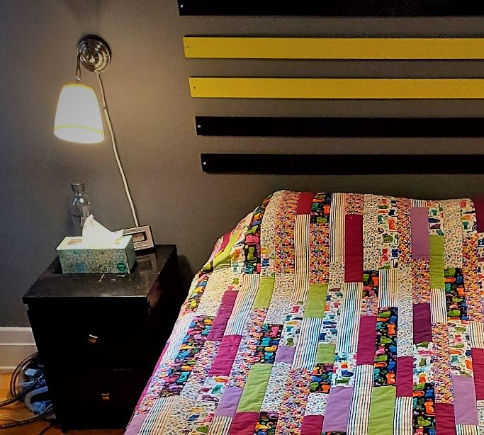  «Tout en longueur», à mettre dans un chalet, une chambre d'amis, la chambre de l'ado qui aime ces couleurs, etc. Voir les détails plus bas.