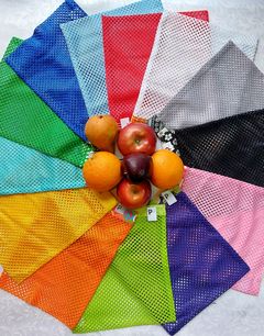 L'arc-en-ciel des couleurs de sacs à fruits et légumes en mèches médicales offerts sur ce site. N'hésitez pas à explorer toutes les offres sous l'onglet des sacs à fruits et légumes😉. 