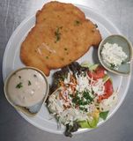 Schnitzel met champignonsaus en tartaar