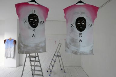 costumes hora back