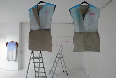 costumes hora front