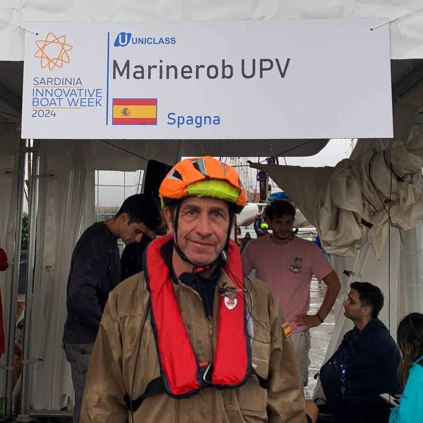 Javier con cartel marinerob cerdeña