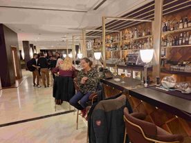 bar hotel