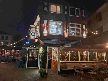 Cafe Tilt buiten
