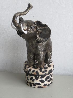 Ollie de Olijke Olifant kleinere uitvoering op doosje , januari 2019