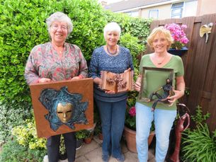 15 juli , workshop met Gina, Hiltsje en Dutta. Alledrie een heel leuk en origineel kunstwerkje gemaakt. Het was een heel gezellige dag