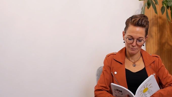 Uppföljaren till boken Hoppets änglar är äntligen här! Strimmor av ljus!