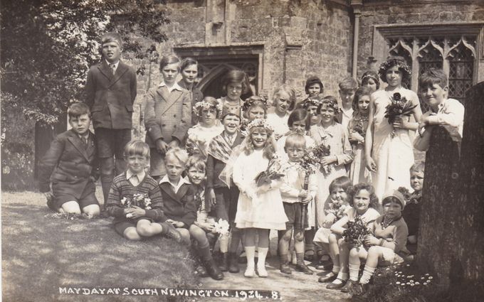 May King and Queen at South Newington, 1934. As at Heythrop above, headgear and sash appear to be the King's main items of regalia.