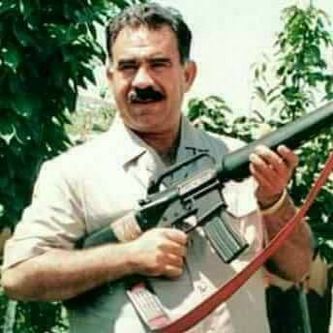 ﻣﺎﻧﻴﻔﺴﺖ ﺗﻤﺪﻥ
 اگر فرد بە مثابەی «ﻟﺤﻈﻪ» نقطەی تلاقی ی تاریخ و جامعە باشد،آنگاه ابراز نظر صحیح دربارەی خویش و دفاع صحیح از خود نیز سر آغاز آزادانەای برای تاریخ و جامعە خواهد بود
عبدالڵە اوجالان