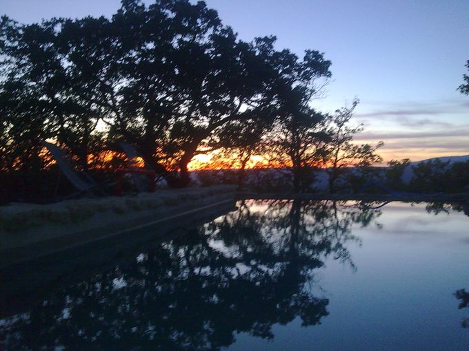Coucher de soleil sur la piscine