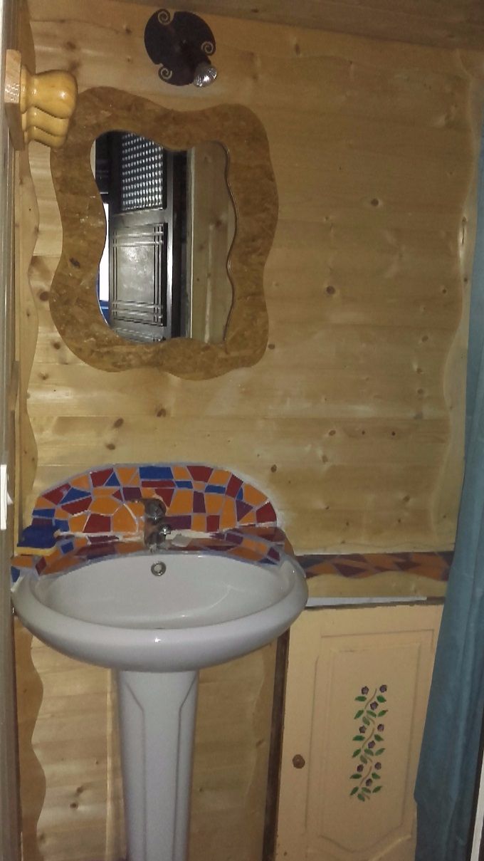 Salle de bains attenante à la salle de séjour