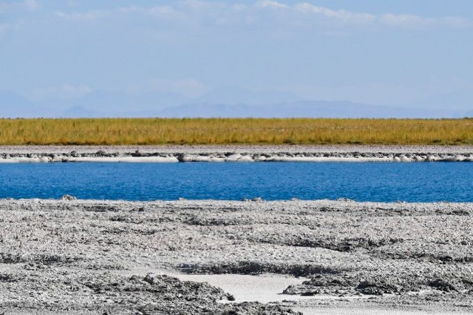 Laguna Cejar, ein blauer Streifen, sonst nichts. Ist den roten Stern in meinem Reiseführer nicht wert.
