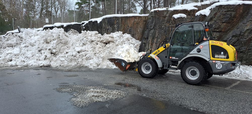 Snöröjning och halkbekämpning