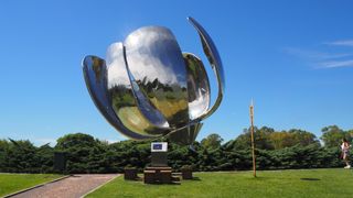 la Flora Generisca
https://es.wikipedia.org/wiki/Floralis_Gen%C3%A9rica 