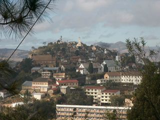 Fiana deuxième ville du pays et ses nombreuses églises