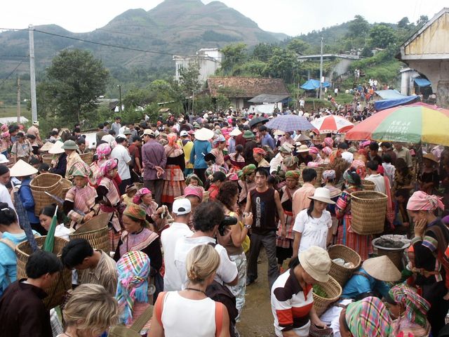 le marché de Bac Ha point de convergence des paysans locaux et des touristes.