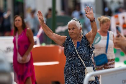 Series ´People Around ´ Dancing Queen