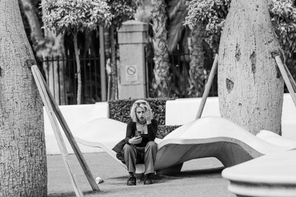 Series ' People Around ' - Allways connected