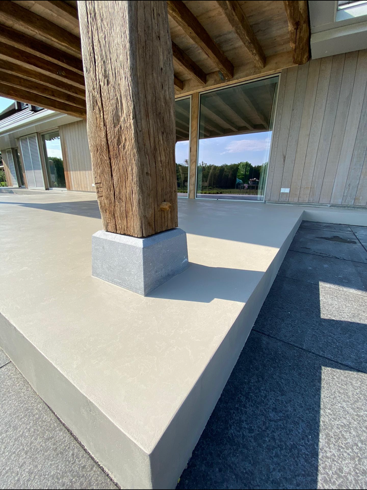 outdoor terrace in stucco